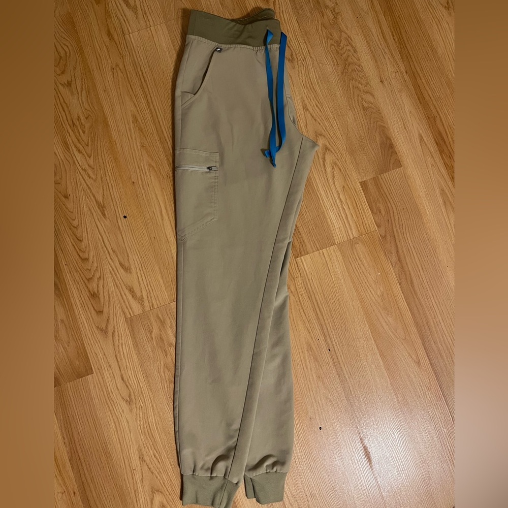 Figs Zamora Joggers in Sandstorm